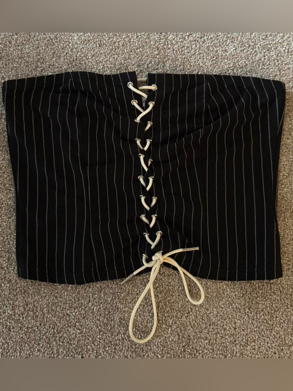 pinstripe lace up tube top 🖤🤍